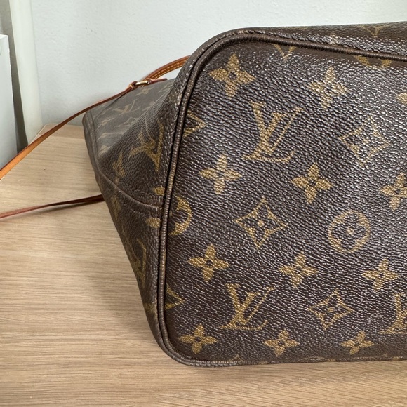 Louis Vuitton Neverfull MM Monogram - Picture 9 of 14